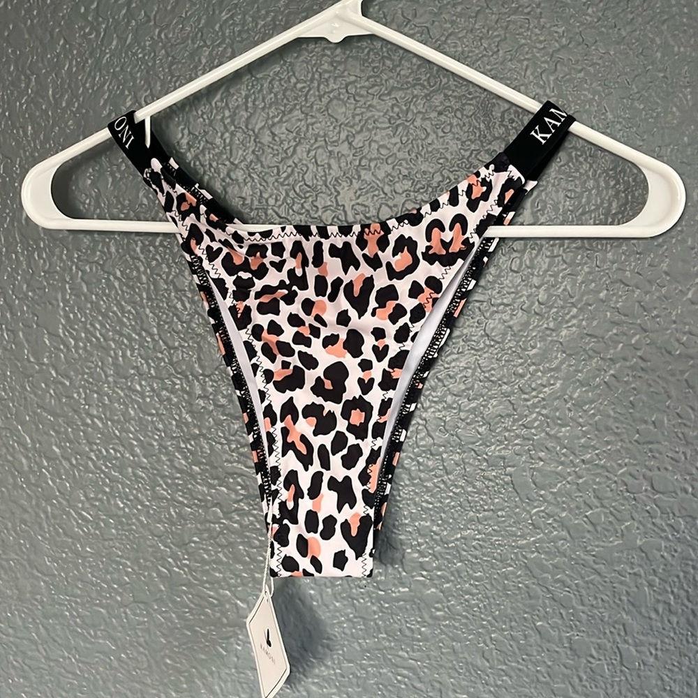 Kamoni leopard print bikini bottom size small